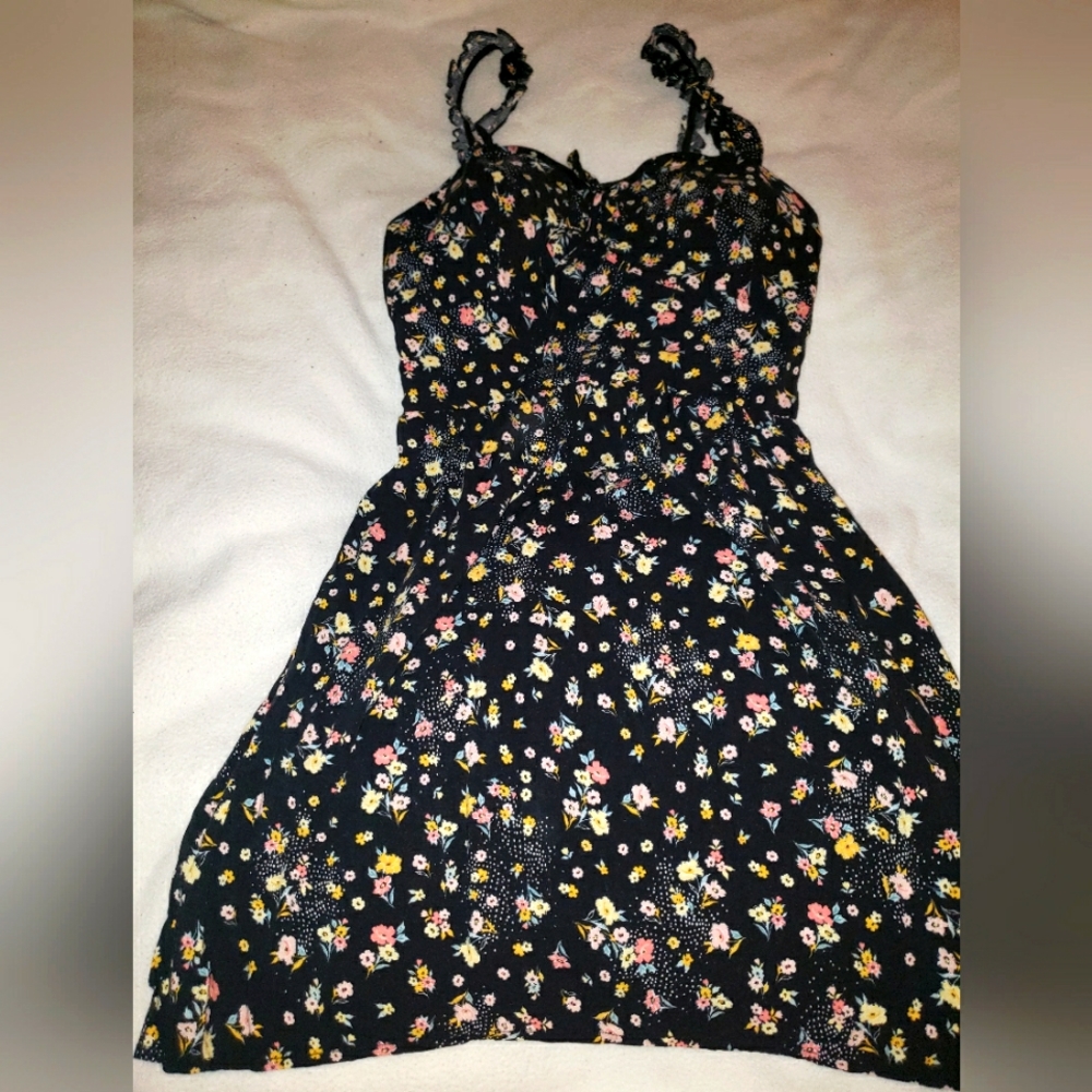 Floral sundress, spaghetti straps, padded, elastic back, above the knee